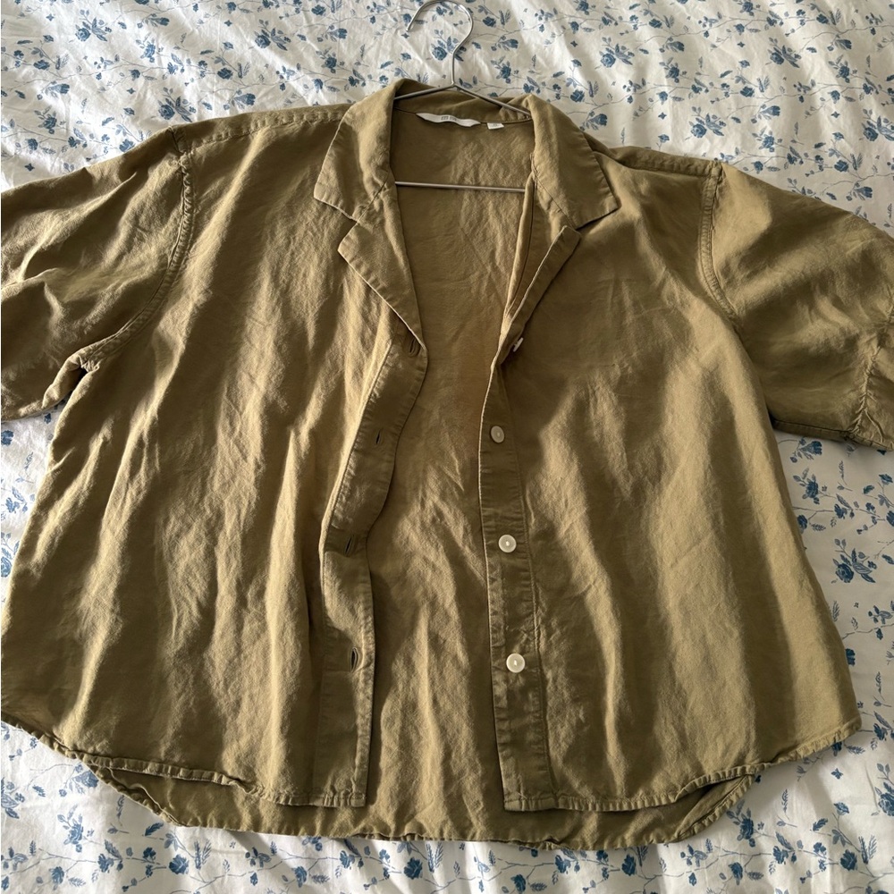 Uniqlo Linen Blend Button-Down